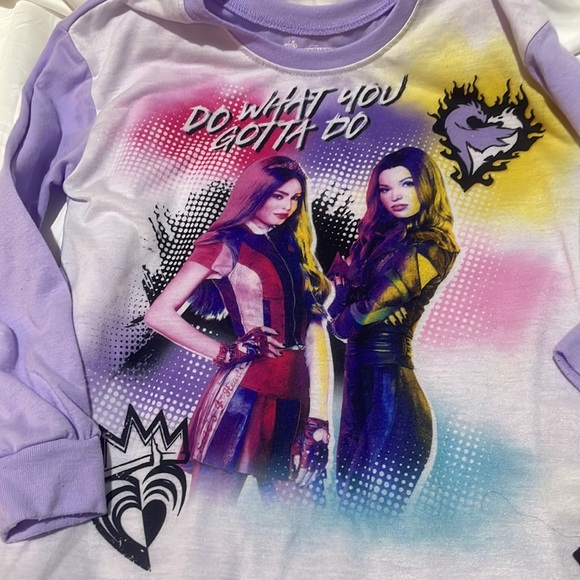Disney Descendants S 7/8 pajamas 💯 polyester  Guc free from rips stains holes - Picture 2 of 7
